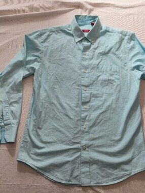 IZOD Men's Light Blue Long Sleeve Button-Up Shirt Medium